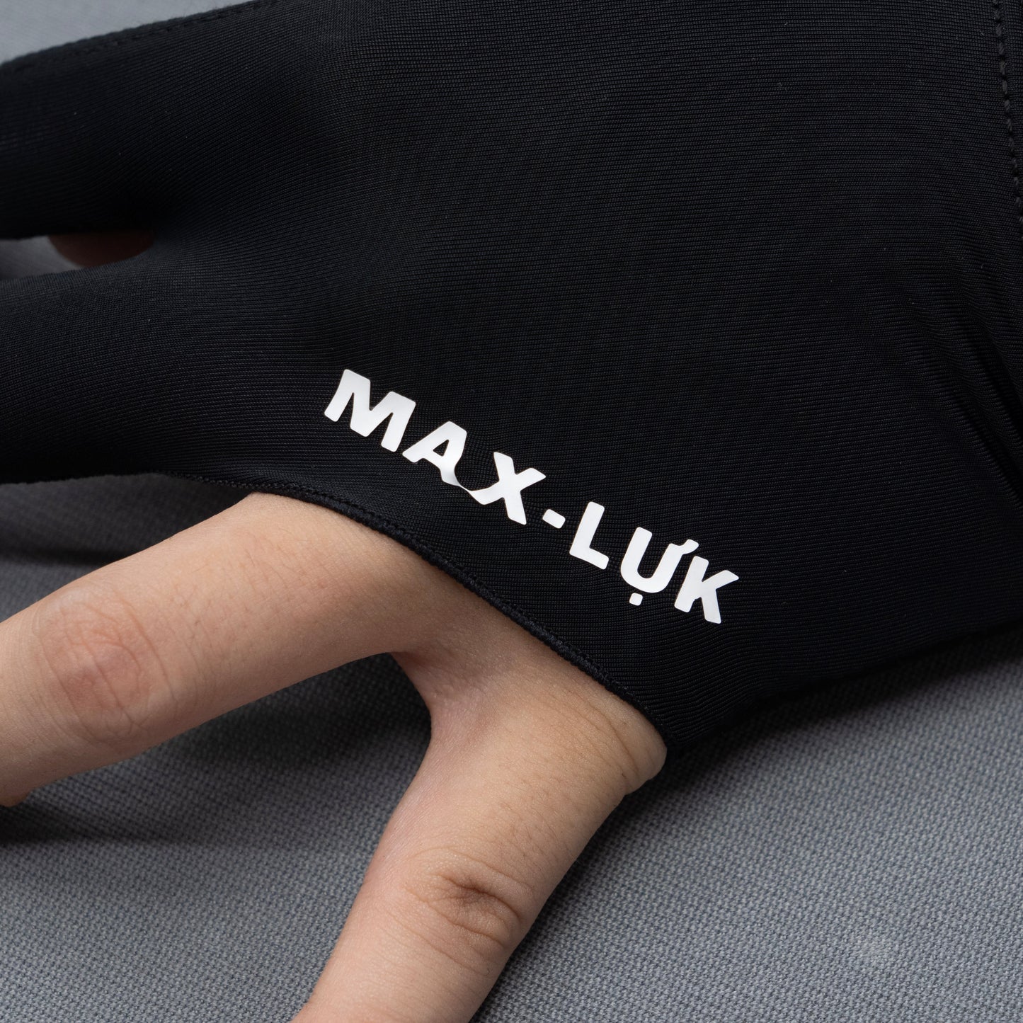 EVO GLOVE MAX-LỰK - RIGHT - BLACK